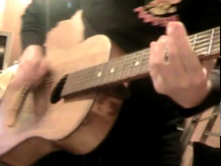 Старая гитара. Электрогитара разбор. Гречка люби меня люби на гитаре разбор. Seven на гитаре. Щит танцы на гитаре.