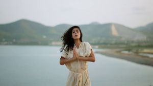 Dimitri Vegas & Like Mike vs David Guetta feat. Kiiara - Complicated (Official Music Video) - ����������� ����������