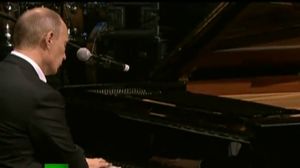 ����� ���� - ���� �������. �_�  Singing PM: 'Fats' Putin over the top of 'Blueberry Hill' with piano solo - ������